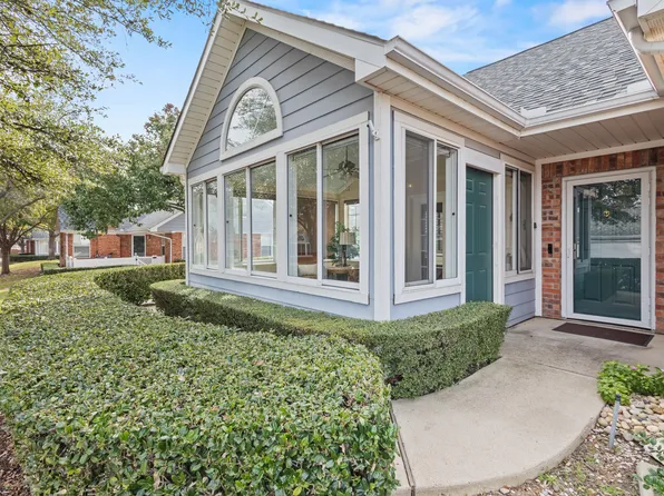 2224 Countryside Dr, Bedford, TX 76021