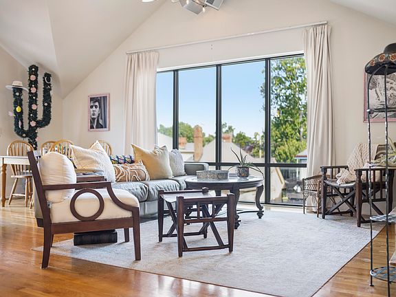 5th image of 261 S Limestone St #302