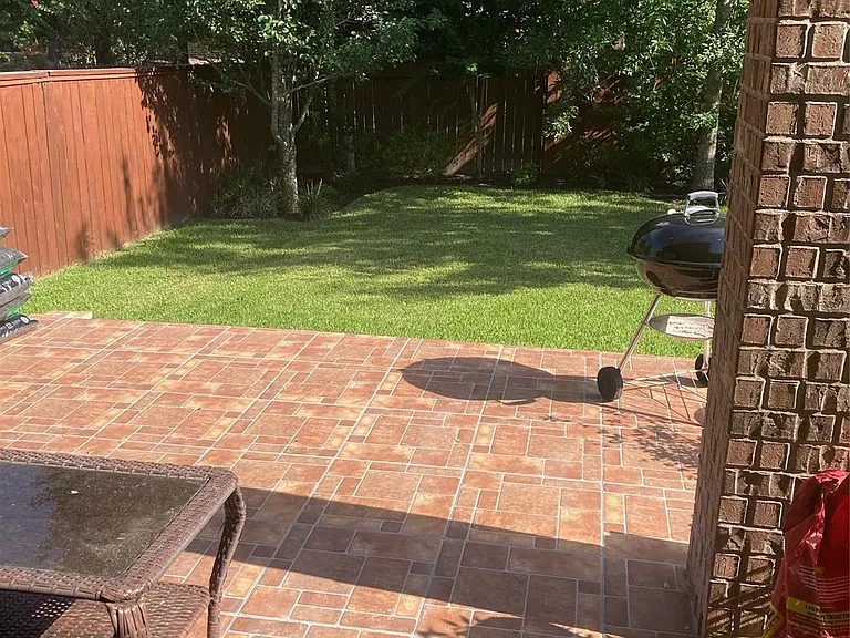 110 N Hawkhurst Cir — Photo 3