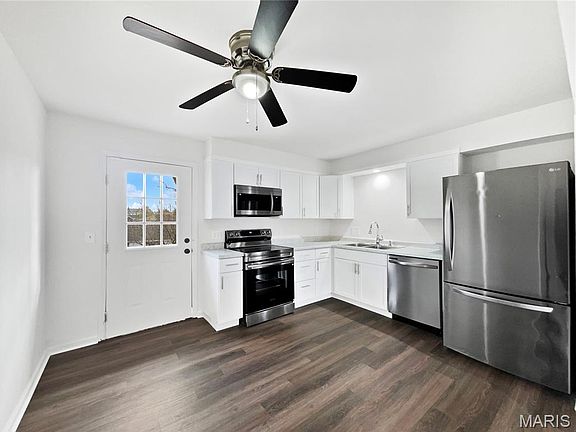 2nd image of 6 S Boxwood Ln