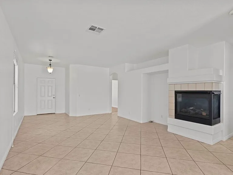 1424 Still Creek Ave — Photo 5