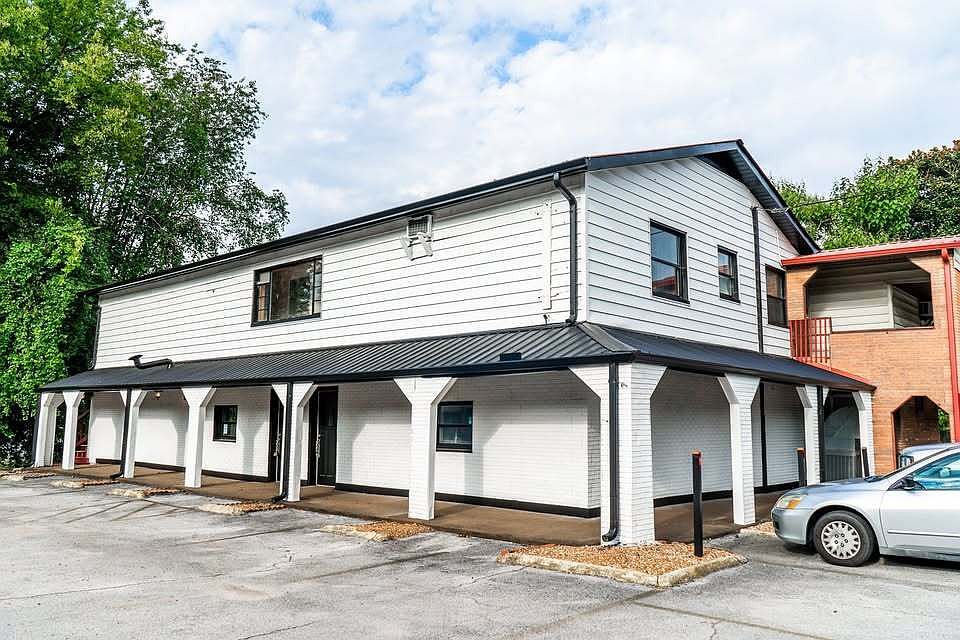 1st image of 707 W Race St #10932737