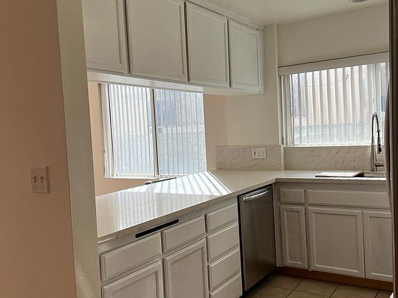 3rd image of 10756 Camarillo St #105