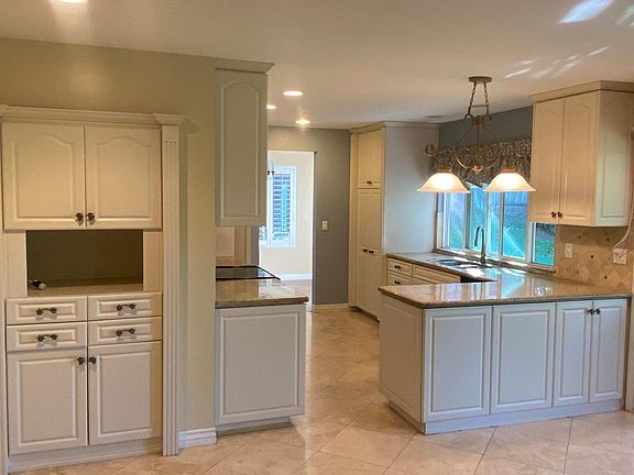 Kitchen and Coffee Bar