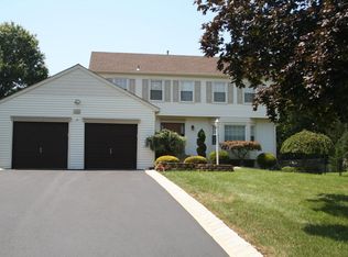 15 Devon Dr, Manalapan, NJ 07726