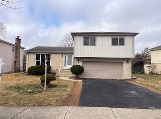 1810 N Burning Bush Ln, Mount Prospect, IL 60056