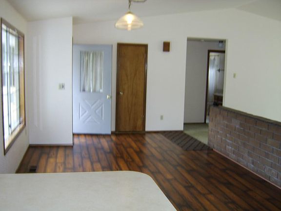 2nd image of 3913 Hoffman Ct SE