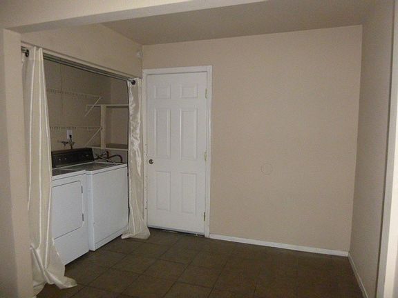 5th image of 5236 Golden Ln APT B