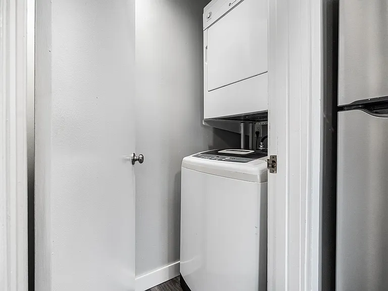17 E High St — Photo 12