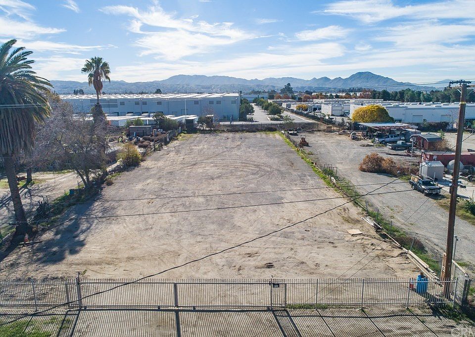 1st image of Santa Fe St