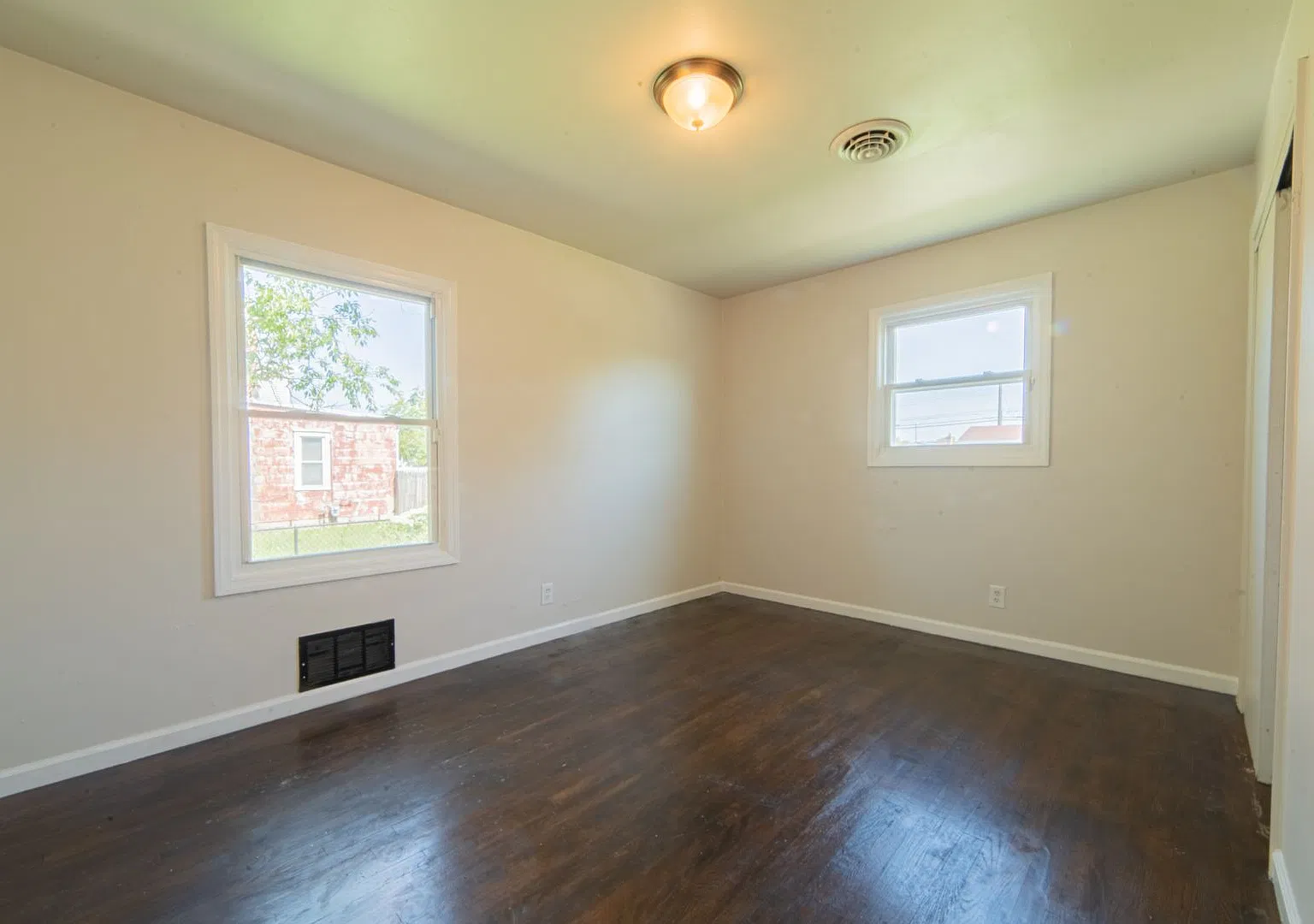 Updated 3-Bedroom Single-Family Home with Gated Yard in Atlantic City — Photo 4