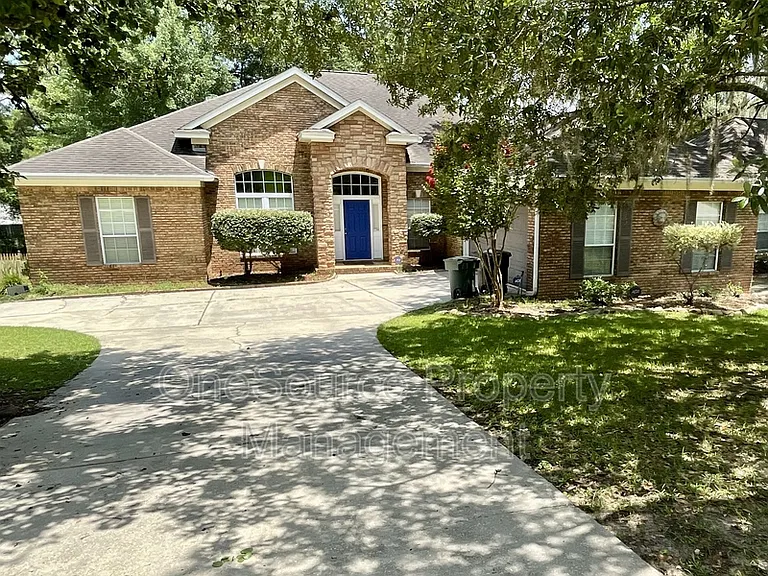 979 Watersview Dr — Photo 1