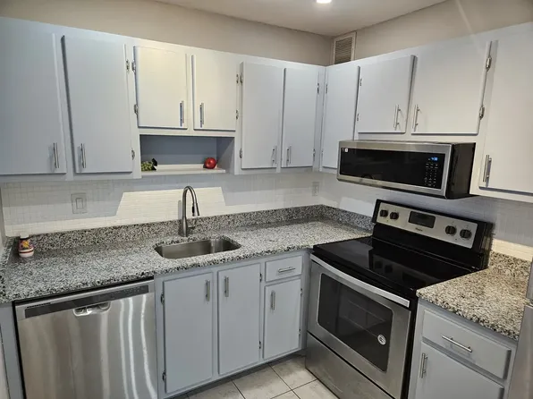 3300 Fox Chase Cir N, Palm Harbor, FL