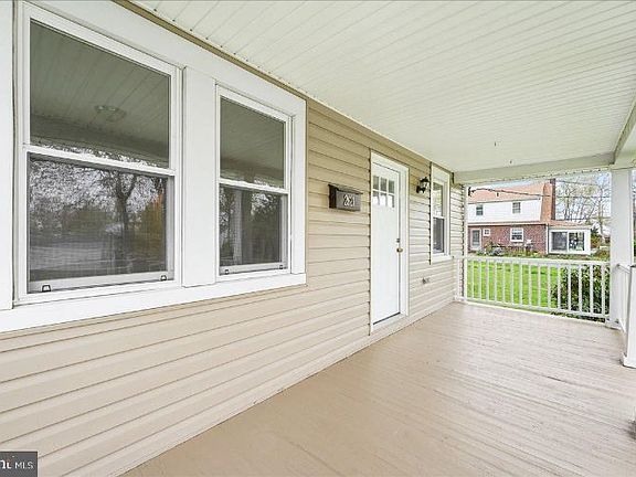 3rd image of 2621 Jackson Ave