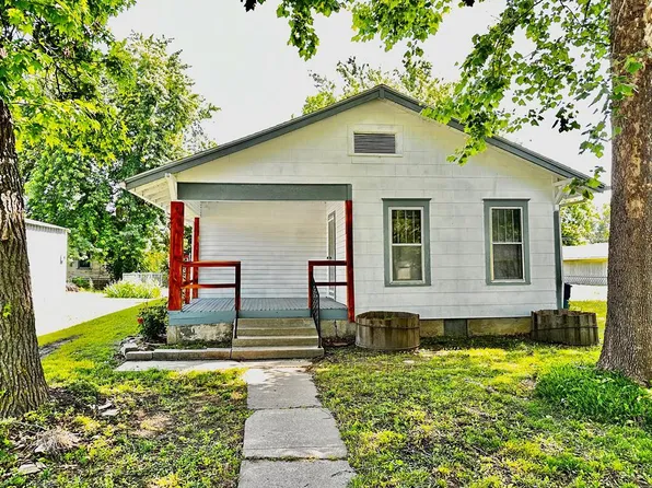 903 W 2nd St, Coffeyville, KS 67337