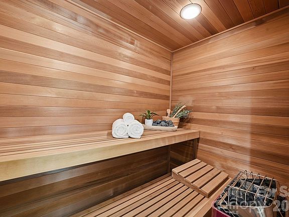 3rd image of 1120 Chollywood Dr
