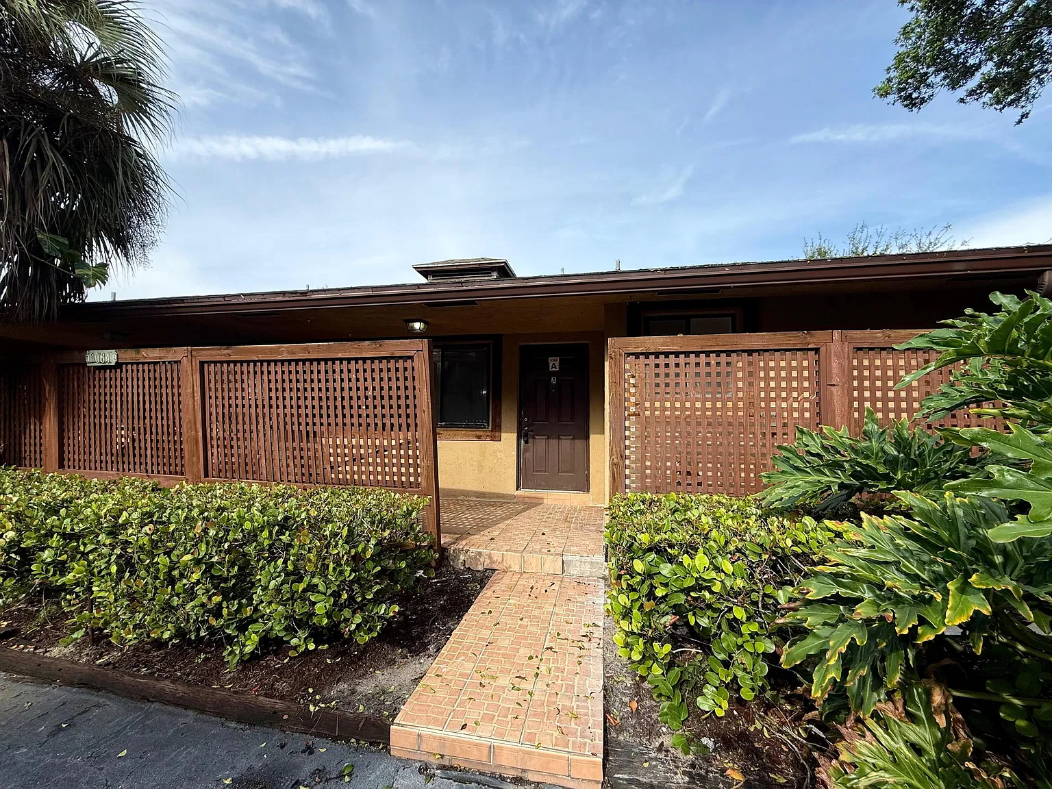 2 bed, 2.0 bath, 900 sqft, $2,025 — Photo 1