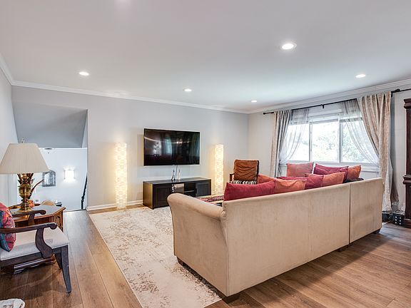 4th image of 412 Nassau Ave