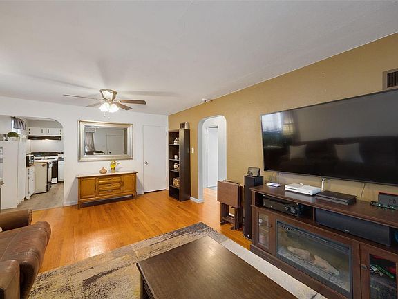 5th image of 6216 Radom Ave