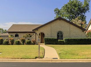 341 W Louella Dr, Hurst, TX 76054