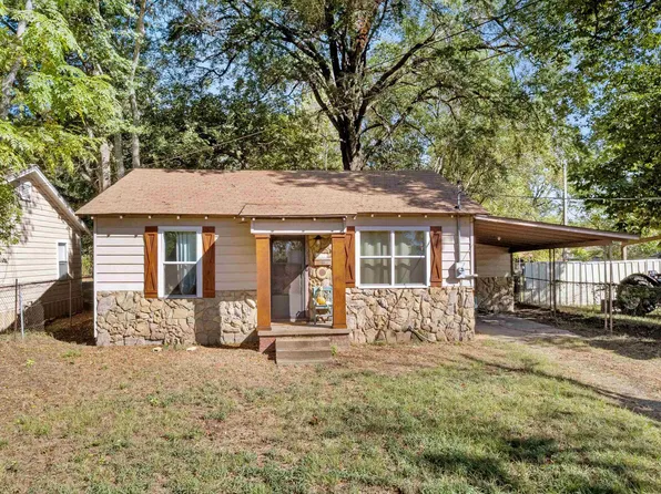 1306 W 10th St, Mount Pleasant, TX 75455