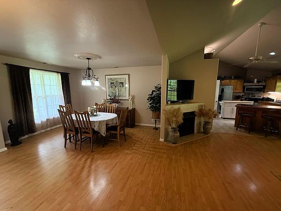 4th image of 779 Barnett Rd