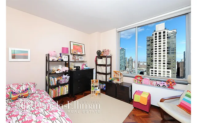 Sold by Douglas Elliman | media 22