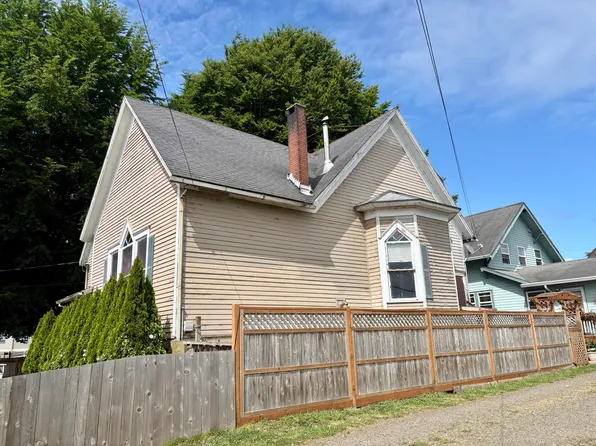 2203 5th St, Tillamook, OR 97141