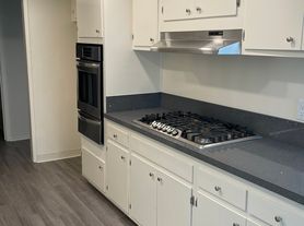 Los Robles Apartments, 1 Bedroom 2 full bathrooms