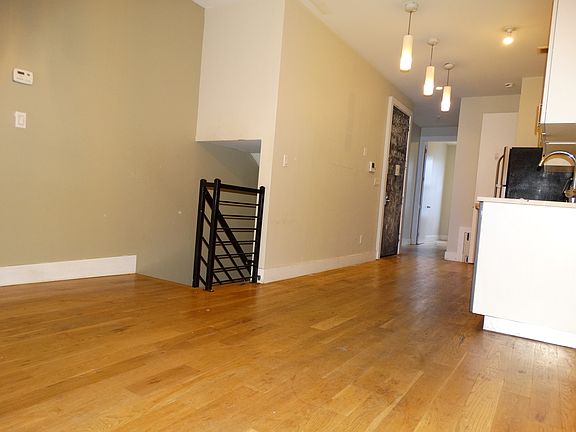 2nd image of 330 Melrose St