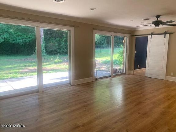 5th image of 4650 Twin Oak Dr