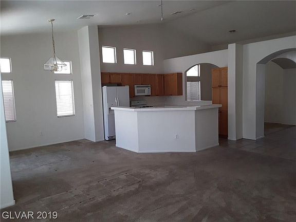 2nd image of 9659 Emeraude Ave