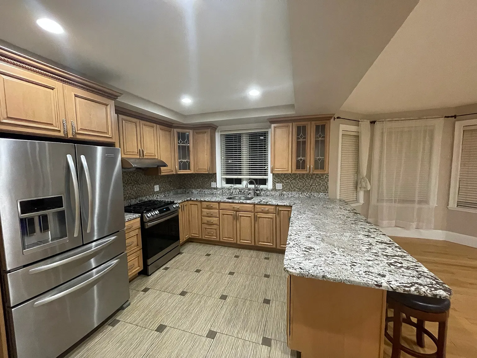 3 bed, 1.5 bath, 1250 sqft, $3,500 — Photo 4