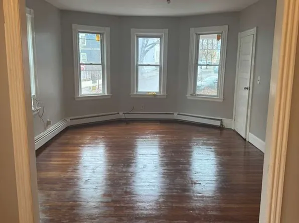 352 Orms St #1, Providence, RI 02908