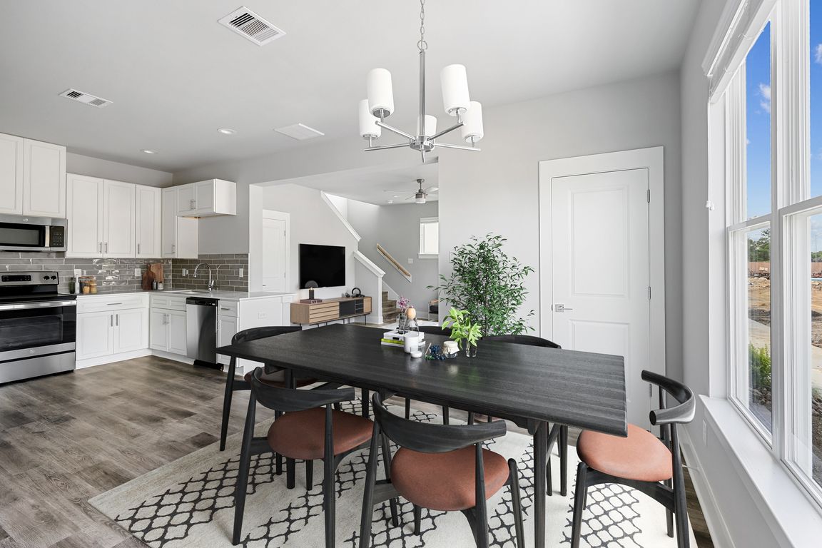 Model Kitchen & Dining