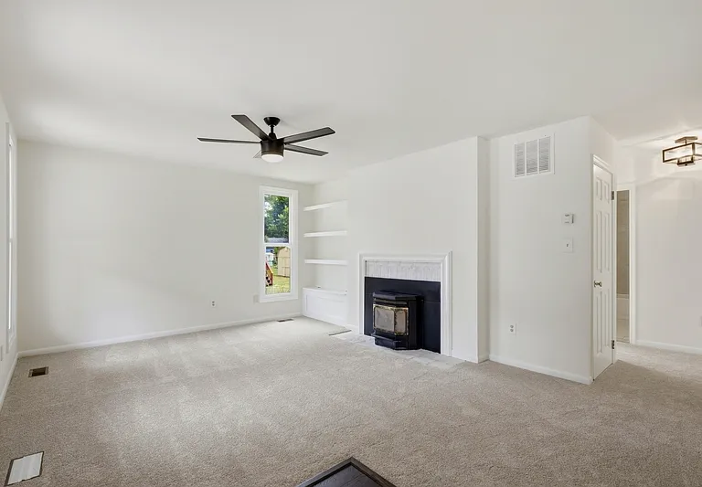 301 Kenmore Ave — Photo 2