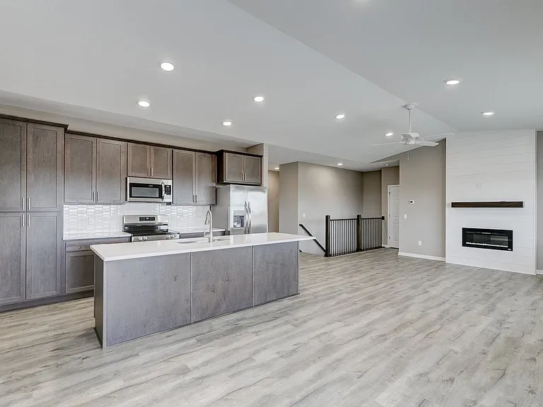 2444 N 8th Ave E — Photo 8