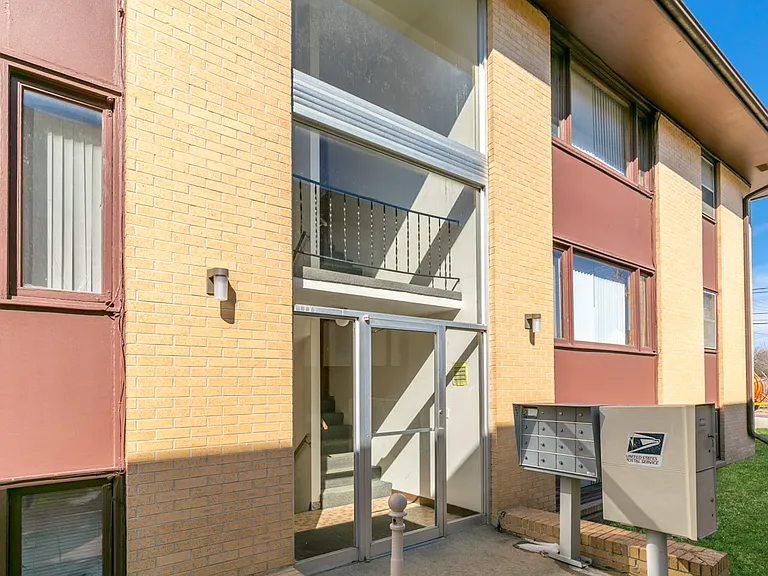 2208 N Cotner Blvd #6 — Photo 20
