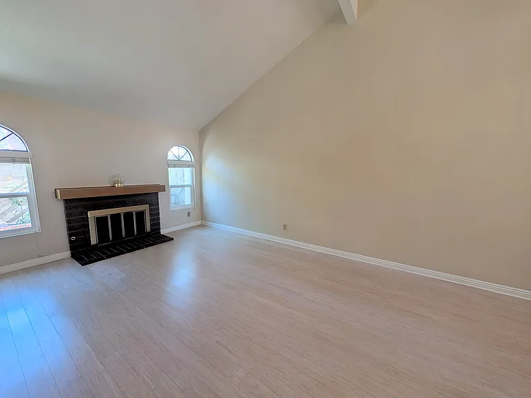 11518 Rochester Ct — Photo 8