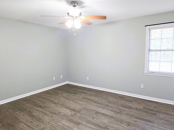 3rd image of 627 Windhaven Dr