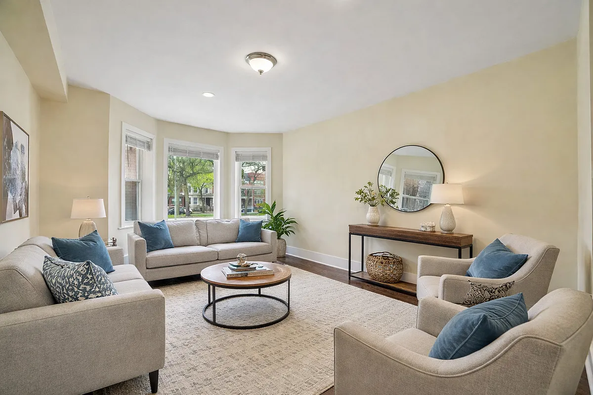 Building Photo - 3555 S King Dr #1N