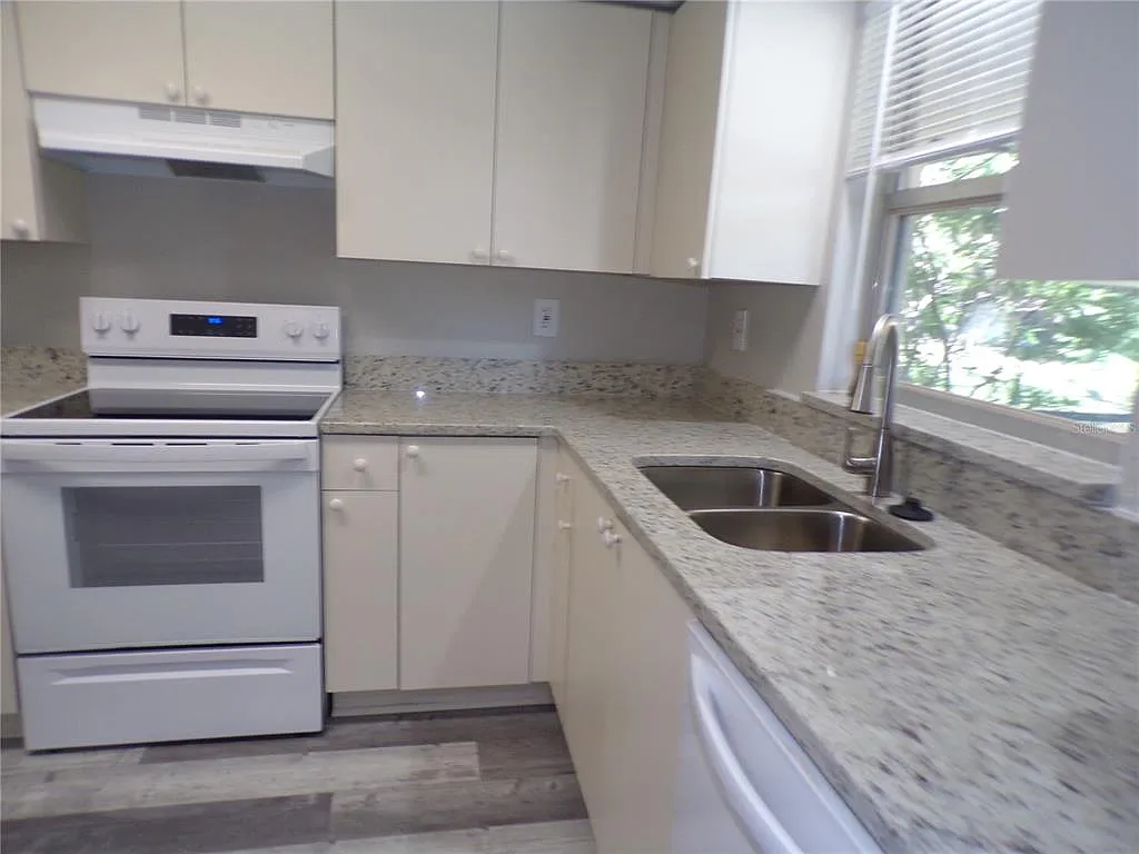 2 bed, 2.0 bath, 1050 sqft, $1,500 — Photo 2