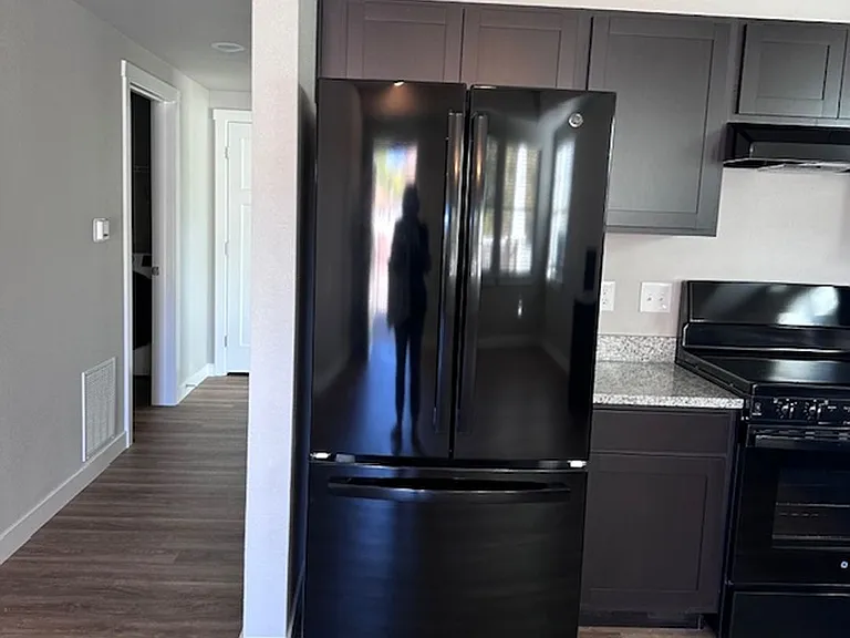 2602 N Cascade Ave — Photo 5