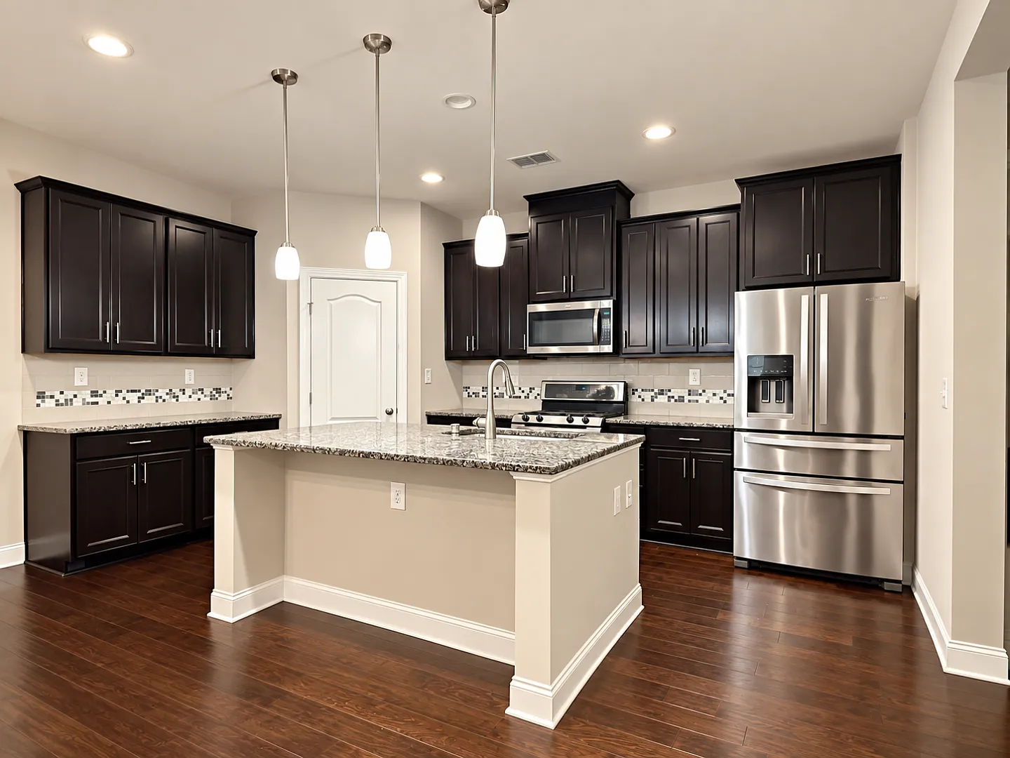 3 Bedroom 2.5 bath Single Family — Photo 4
