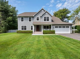 15 Cedar Ct, East Hampton, NY 11937