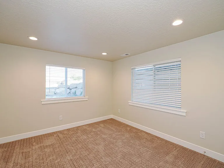 251 E 1280 N — Photo 12