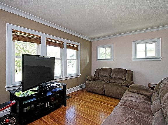 2nd image of 1425 N Raynor Ave