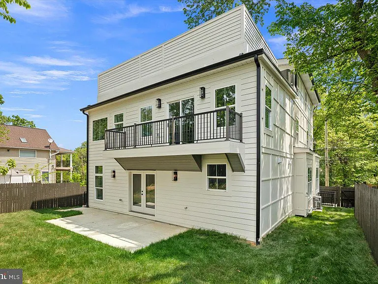 2902 Vista St NE — Photo 81