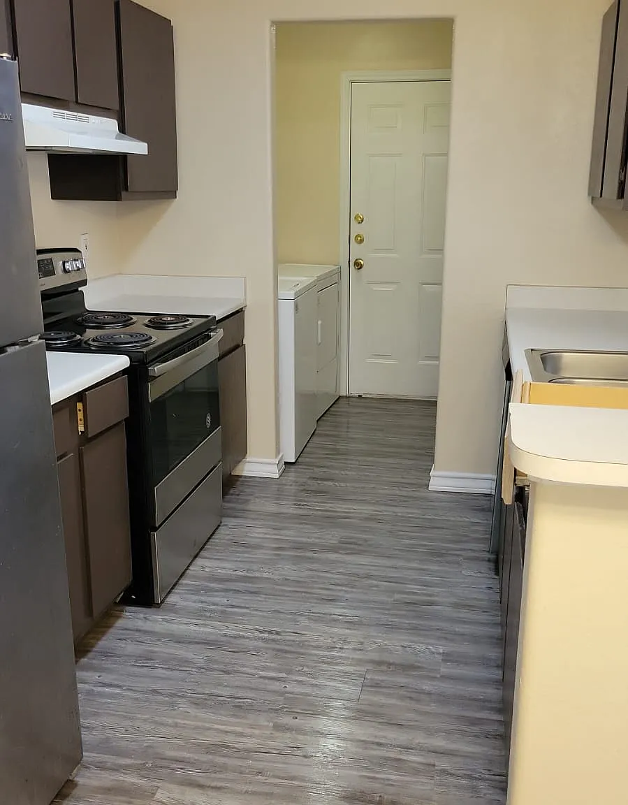 3 bed, 2414 sqft, $1,499 — Photo 3