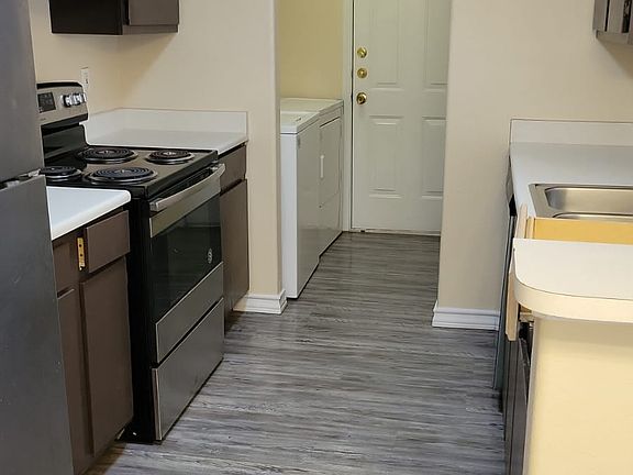 3rd image of 134 Cedargrove St